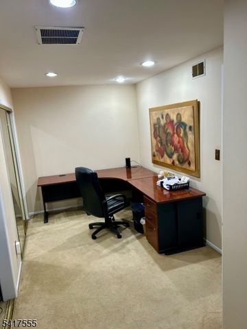 50 Castle Ridge Dr, East Hanover Twp., NJ 07936