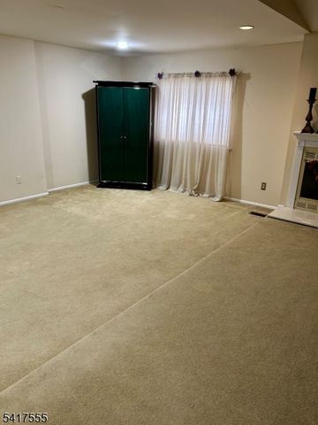 50 Castle Ridge Dr, East Hanover Twp., NJ 07936