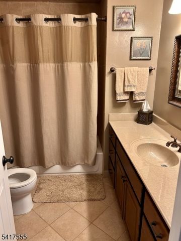 50 Castle Ridge Dr, East Hanover Twp., NJ 07936