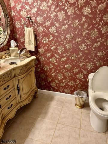 50 Castle Ridge Dr, East Hanover Twp., NJ 07936