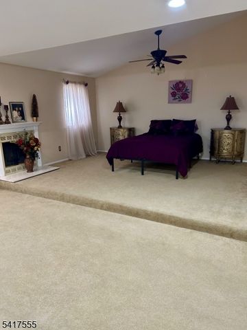 50 Castle Ridge Dr, East Hanover Twp., NJ 07936