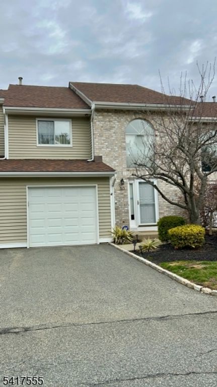 50 Castle Ridge Dr, East Hanover Twp., NJ 07936