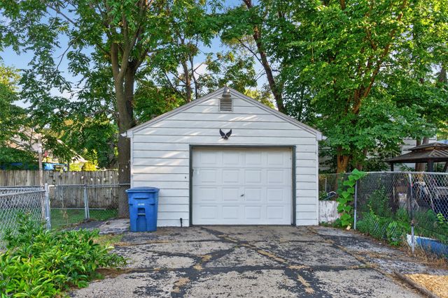 2736 Des Moines Street, Des Moines, IA 50317