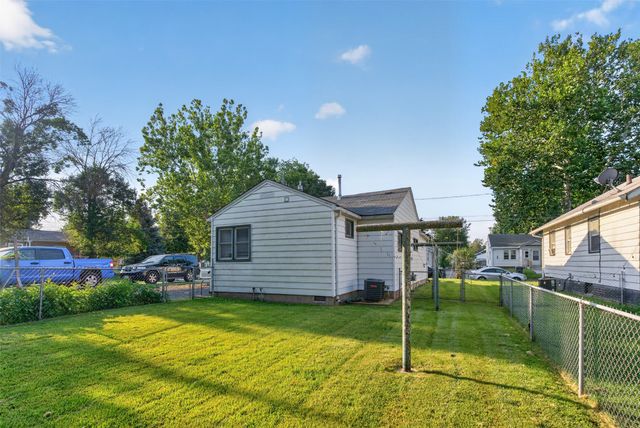 2736 Des Moines Street, Des Moines, IA 50317