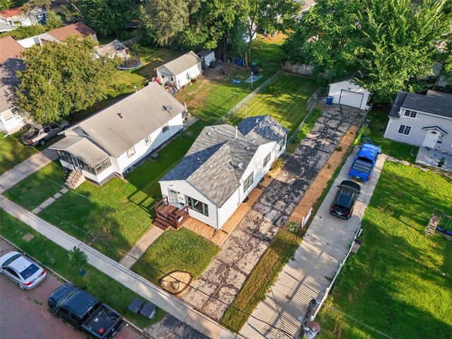 2736 Des Moines Street, Des Moines, IA 50317