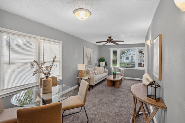 2736 Des Moines Street, Des Moines, IA 50317