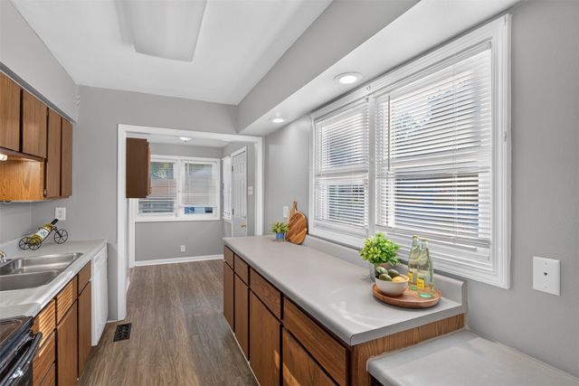 2736 Des Moines Street, Des Moines, IA 50317
