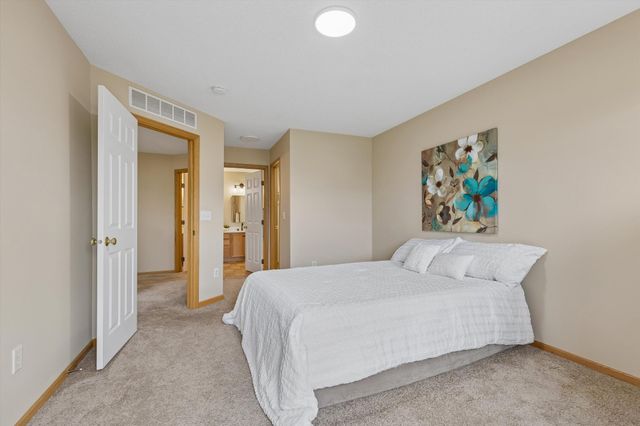 17232 Encina Path 2705, Farmington, MN 55024