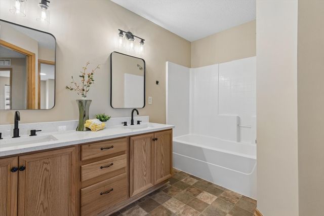 17232 Encina Path 2705, Farmington, MN 55024