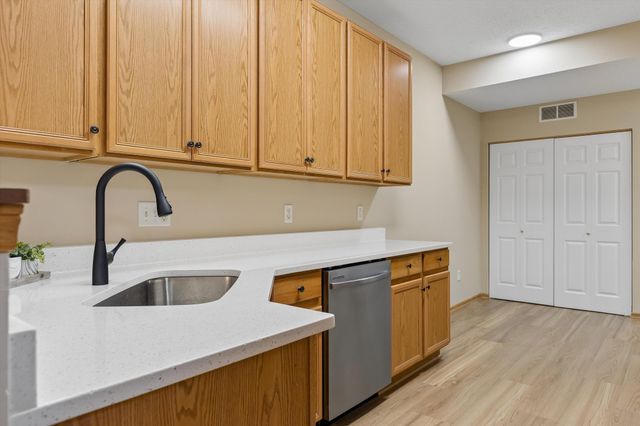 17232 Encina Path 2705, Farmington, MN 55024