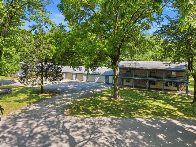 11310 Lister Drive, Kansas City, MO 64137