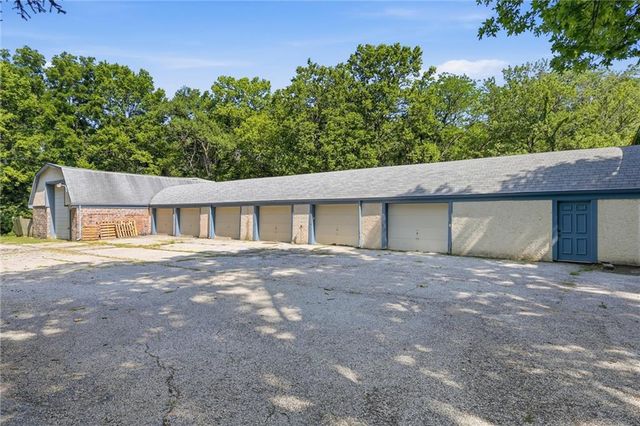 11310 Lister Drive, Kansas City, MO 64137