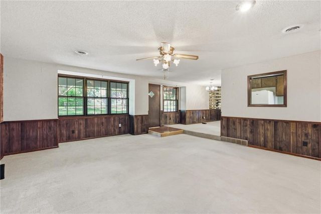 11310 Lister Drive, Kansas City, MO 64137