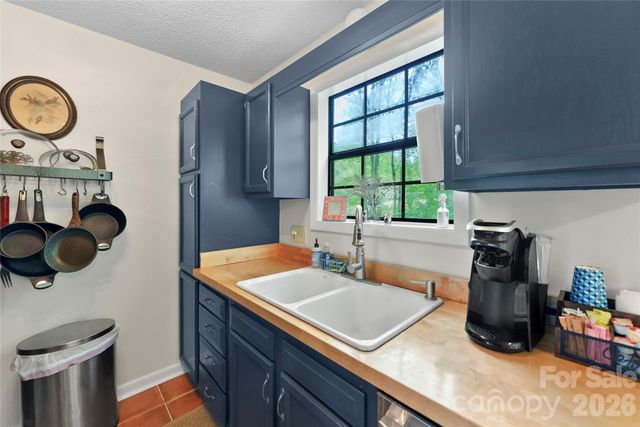 280 Timberside Drive, Mars Hill, NC 28754