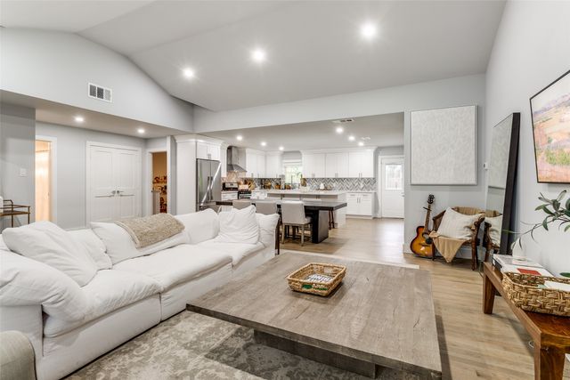 6210 Sudbury Drive, Dallas, TX 75214