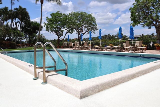 3545 S Ocean Boulevard 404, South Palm Beach, FL 33480