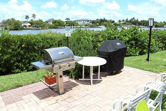 3545 S Ocean Boulevard 404, South Palm Beach, FL 33480