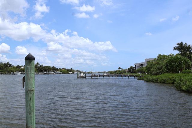 3545 S Ocean Boulevard 404, South Palm Beach, FL 33480
