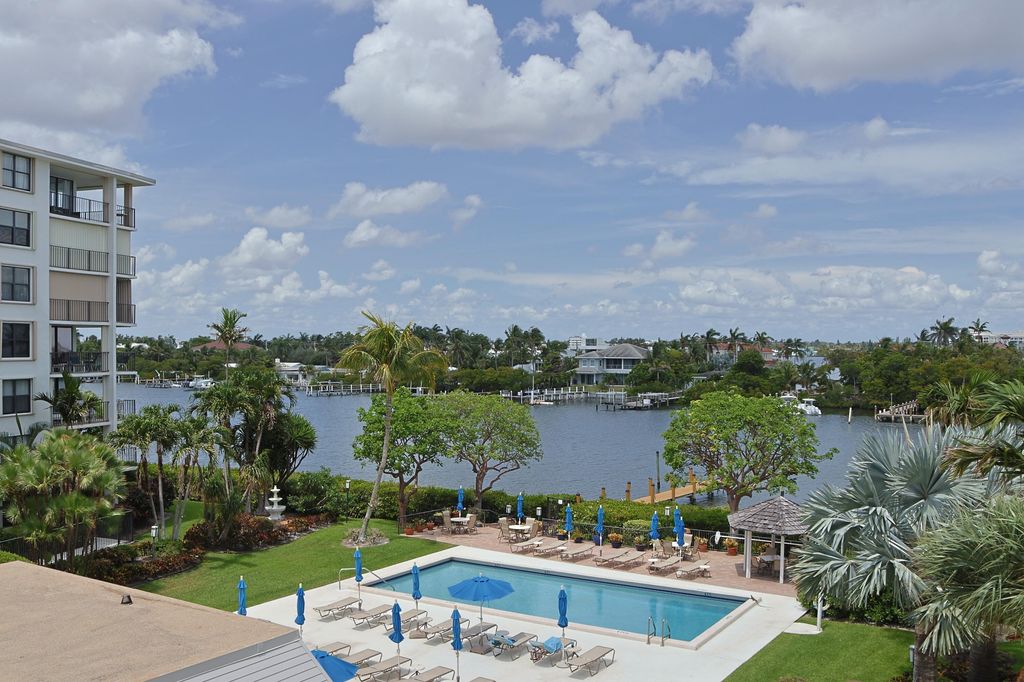 3545 S Ocean Boulevard 404, South Palm Beach, FL 33480