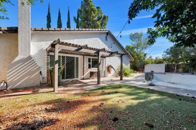 10122 Jovita Avenue, Chatsworth, CA 91311