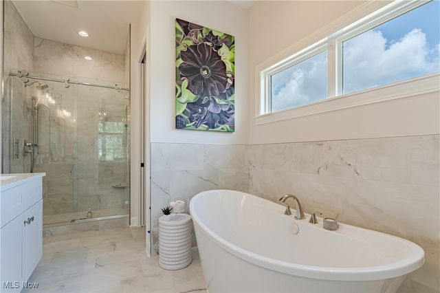 6477 N Cobblestone Road, Mayfield Village, OH 44143