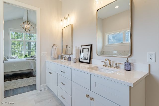 6477 N Cobblestone Road, Mayfield Village, OH 44143