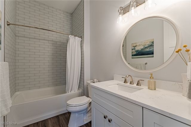 6477 N Cobblestone Road, Mayfield Village, OH 44143