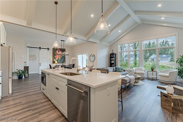 6477 N Cobblestone Road, Mayfield Village, OH 44143