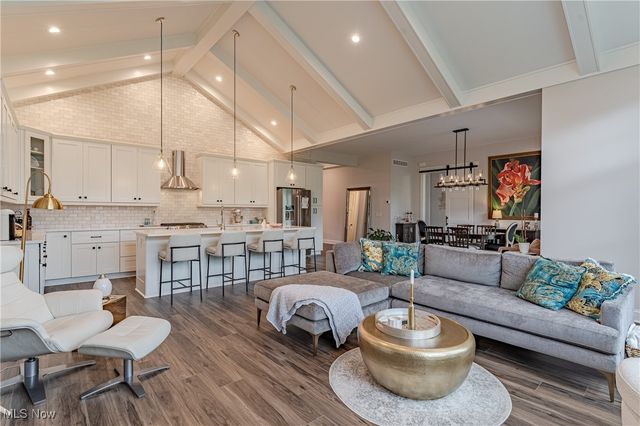 6477 N Cobblestone Road, Mayfield Village, OH 44143