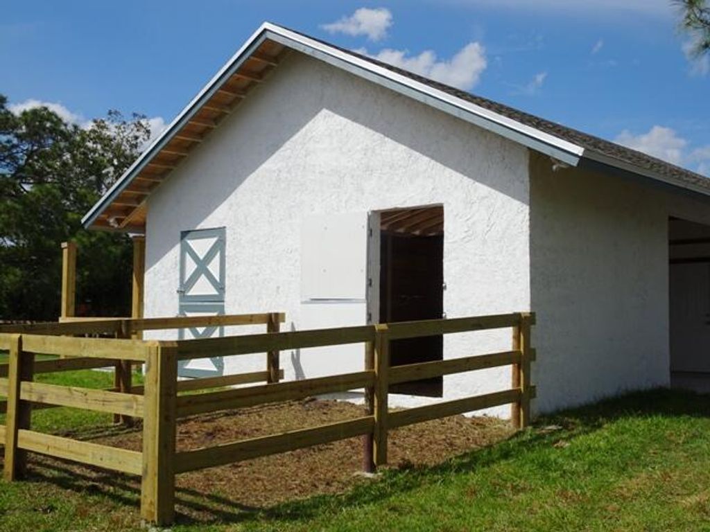 Image 13 of property listing at 819 Cindy Circle Lane, Wellington, FL 33414