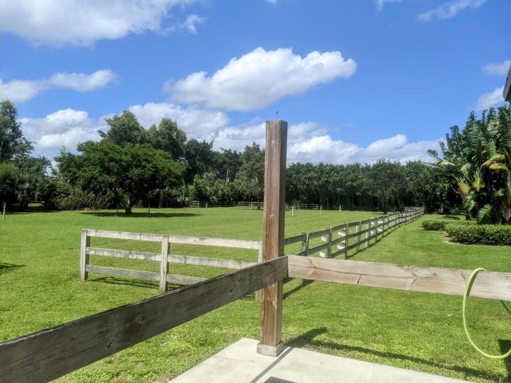 Image 18 of property listing at 819 Cindy Circle Lane, Wellington, FL 33414