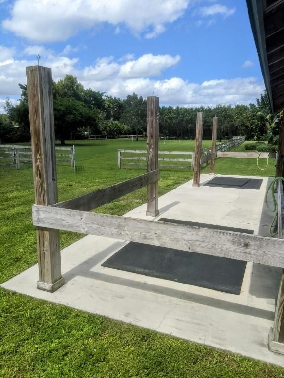 Image 19 of property listing at 819 Cindy Circle Lane, Wellington, FL 33414