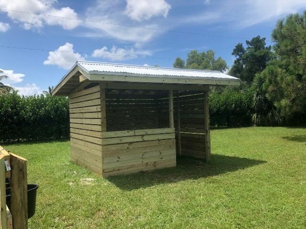 Image 21 of property listing at 819 Cindy Circle Lane, Wellington, FL 33414