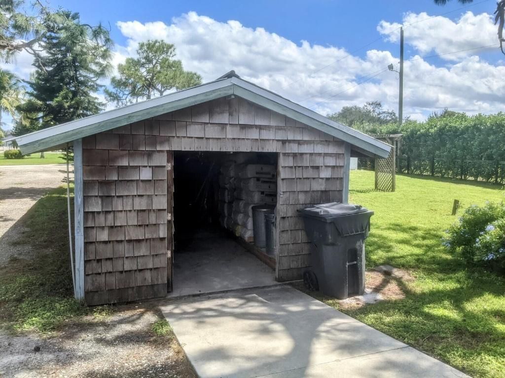 Image 26 of property listing at 819 Cindy Circle Lane, Wellington, FL 33414