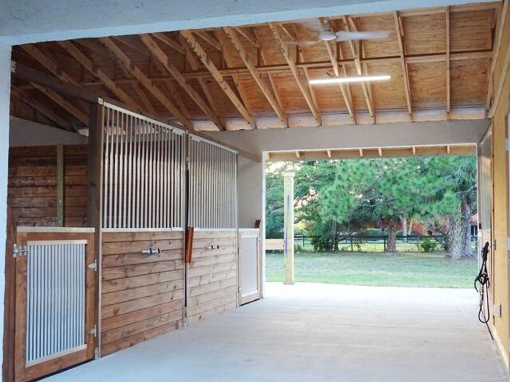 Image 3 of property listing at 819 Cindy Circle Lane, Wellington, FL 33414