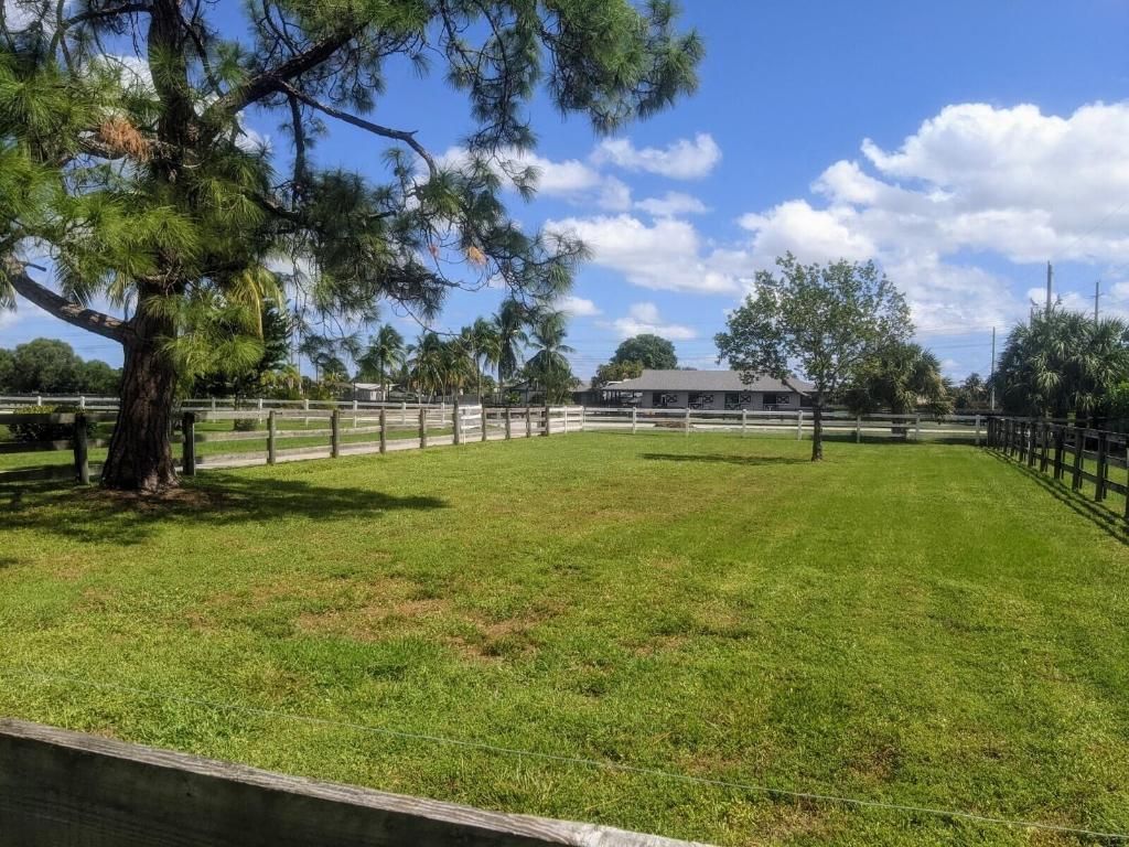 Image 30 of property listing at 819 Cindy Circle Lane, Wellington, FL 33414