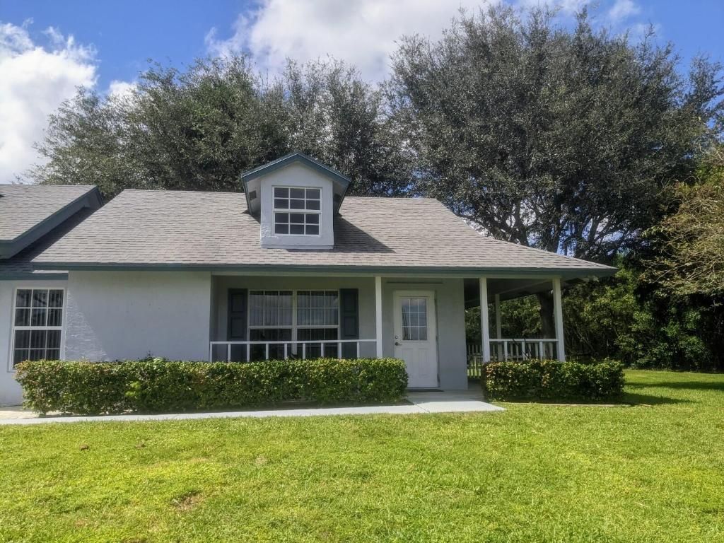 Image 36 of property listing at 819 Cindy Circle Lane, Wellington, FL 33414