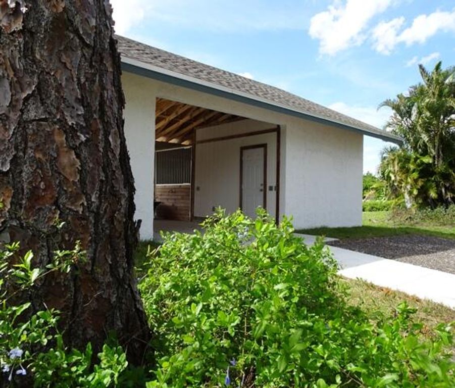 Image 5 of property listing at 819 Cindy Circle Lane, Wellington, FL 33414