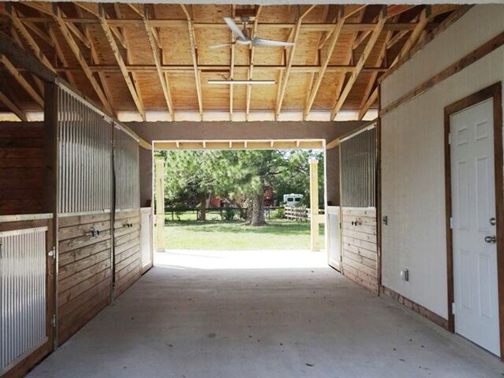 Image 7 of property listing at 819 Cindy Circle Lane, Wellington, FL 33414