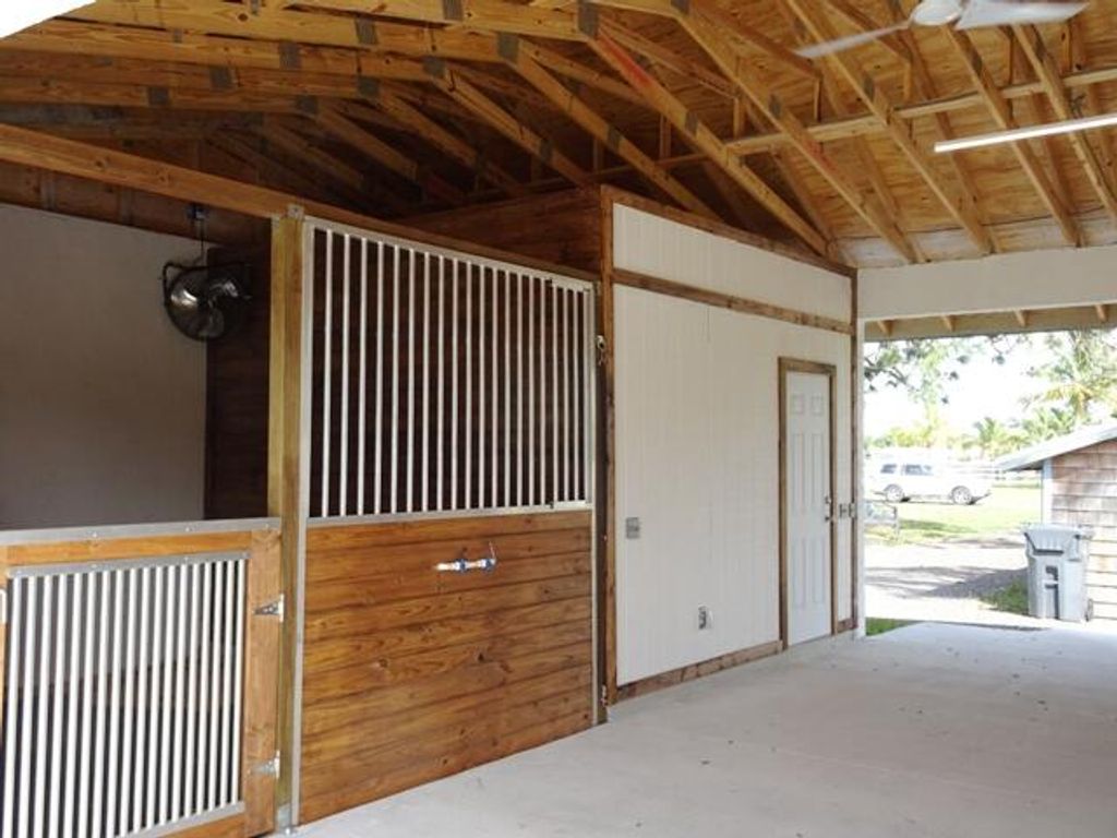 Image 9 of property listing at 819 Cindy Circle Lane, Wellington, FL 33414