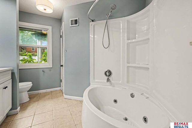 5527 Jaynes Street, Omaha, NE 68104