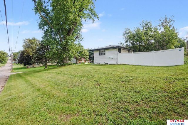 5527 Jaynes Street, Omaha, NE 68104