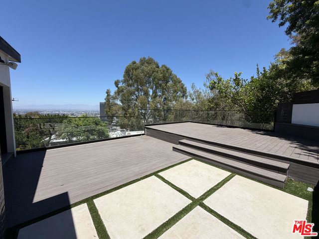 3565 Multiview Drive, Los Angeles, CA 90068