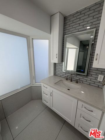 3565 Multiview Drive, Los Angeles, CA 90068