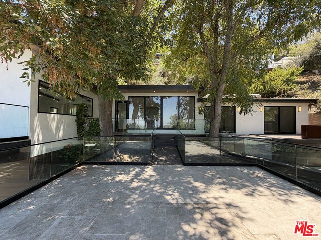 3565 Multiview Drive, Los Angeles, CA 90068