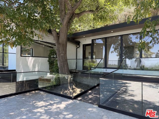 3565 Multiview Drive, Los Angeles, CA 90068