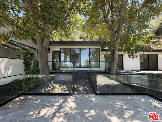 3565 Multiview Drive, Los Angeles, CA 90068