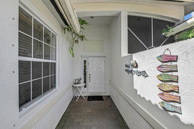 9543 Crescent View Drive N, Boynton Beach, FL 33437