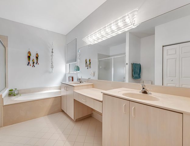 9543 Crescent View Drive N, Boynton Beach, FL 33437