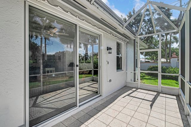 9543 Crescent View Drive N, Boynton Beach, FL 33437